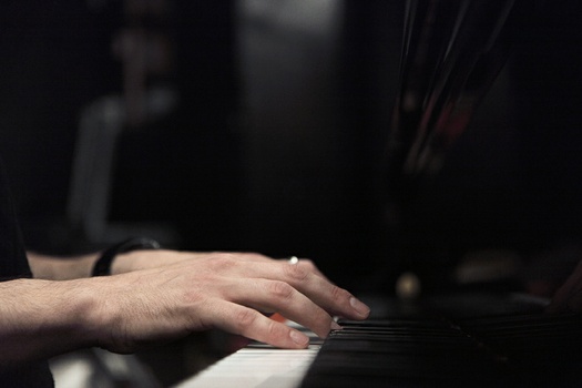 Nik Baertsch, piano © Sonja Werner Fotografie