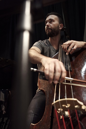 Logan Coale, double bass © Sonja Werner Fotografie